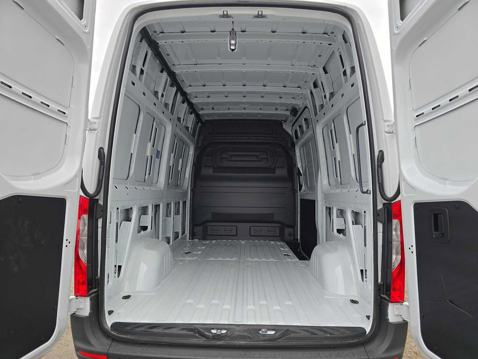 Used 2026 Mercedes-Benz Sprinter 2500 image 18