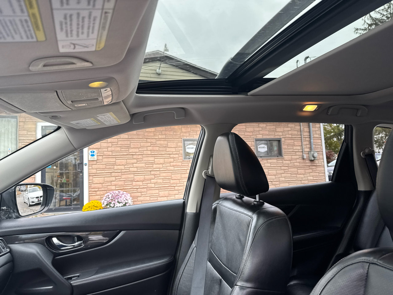 Used 2017 Nissan Rogue SL w/ SL Premium Package image 37