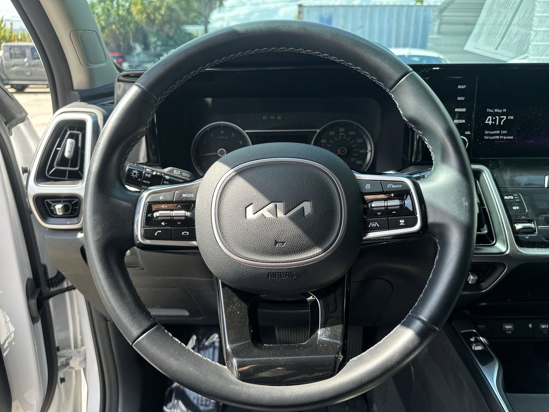Used 2023 Kia Sorento EX w/ Panoramic Sunroof Package FWD image 11
