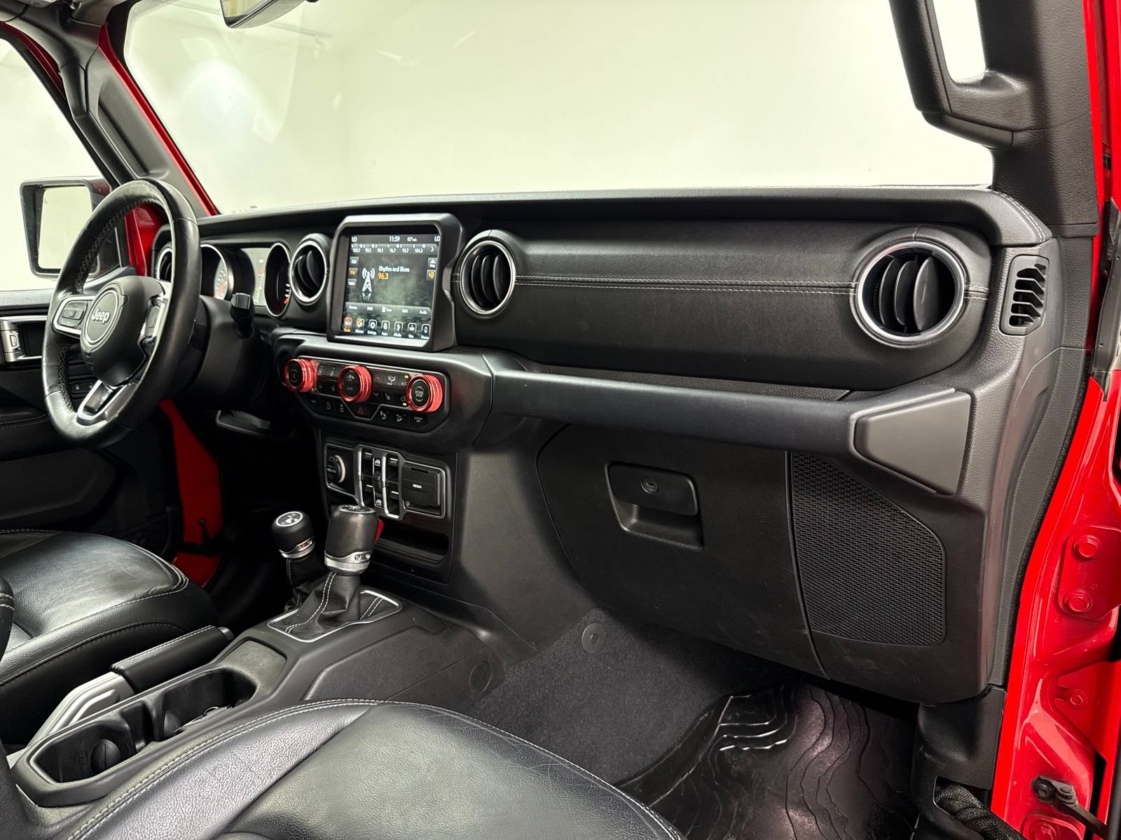 Used 2018 Jeep Wrangler Unlimited Sahara AWD/4WD image 31