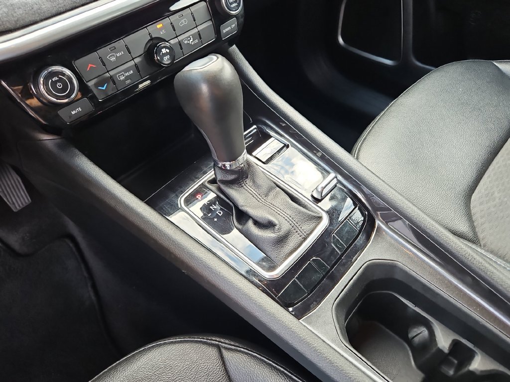 Used 2024 Jeep Compass Latitude AWD/4WD image 19