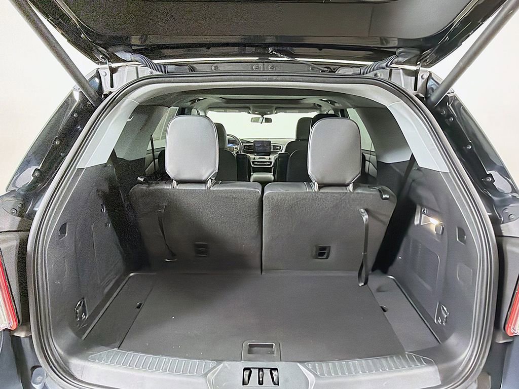 Used 2023 Ford Explorer XLT w/ Equipment Group 202A image 14