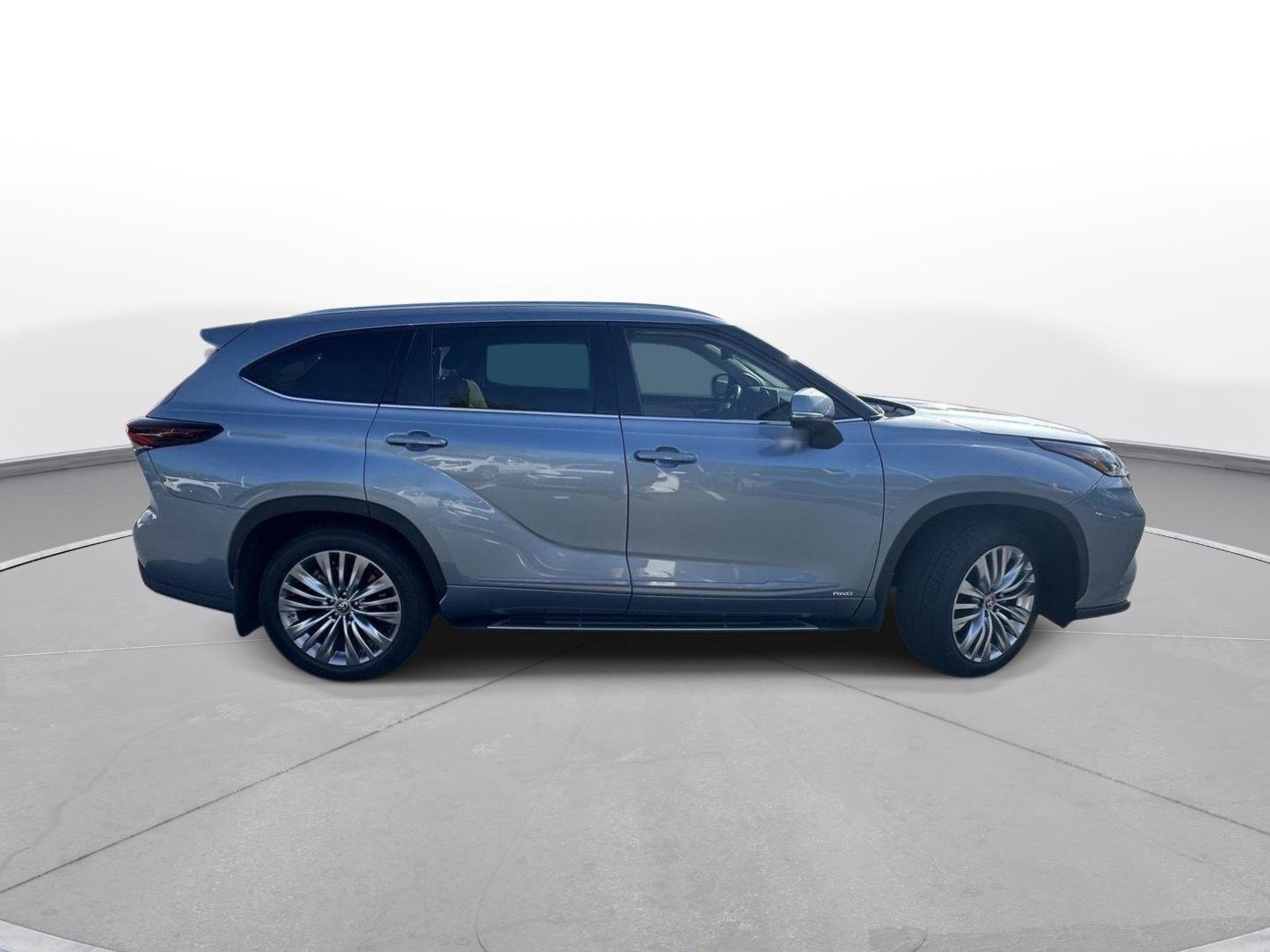 Certified 2024 Toyota Highlander Platinum AWD/4WD image 5