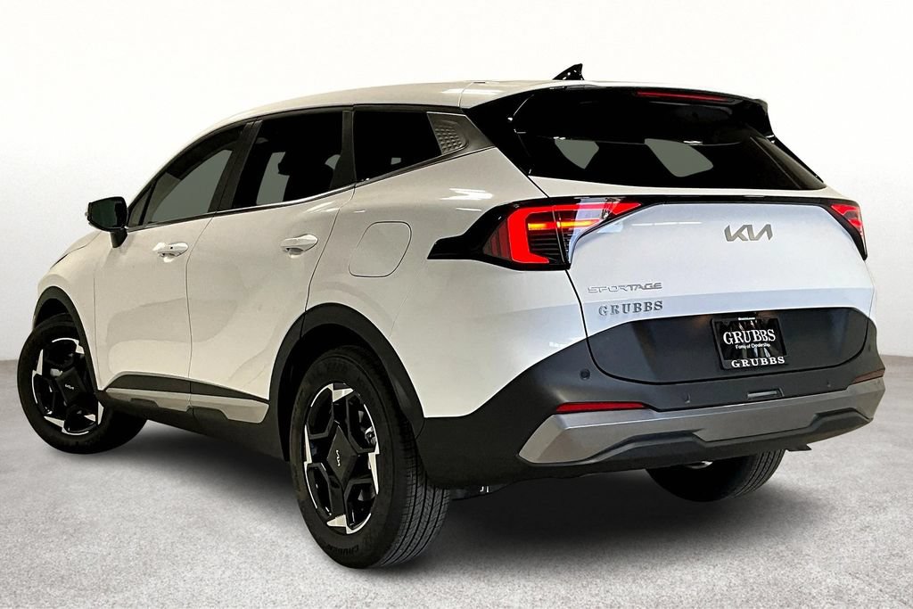 Used 2026 Kia Sportage EX FWD image 4
