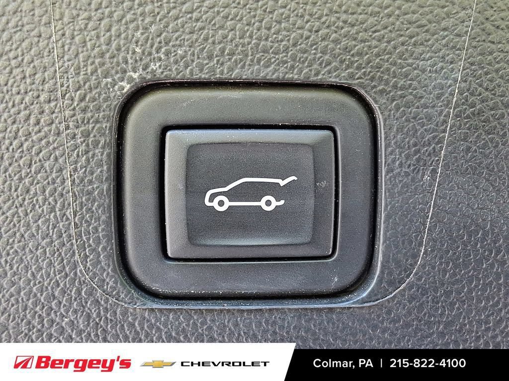 Used 2023 Chevrolet Traverse LT w/ LPO, Floor Liner Package AWD/4WD image 32