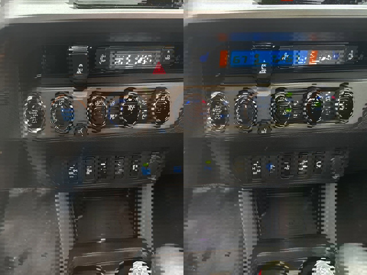 Used 2017 Toyota Tacoma TRD Off-Road image 9