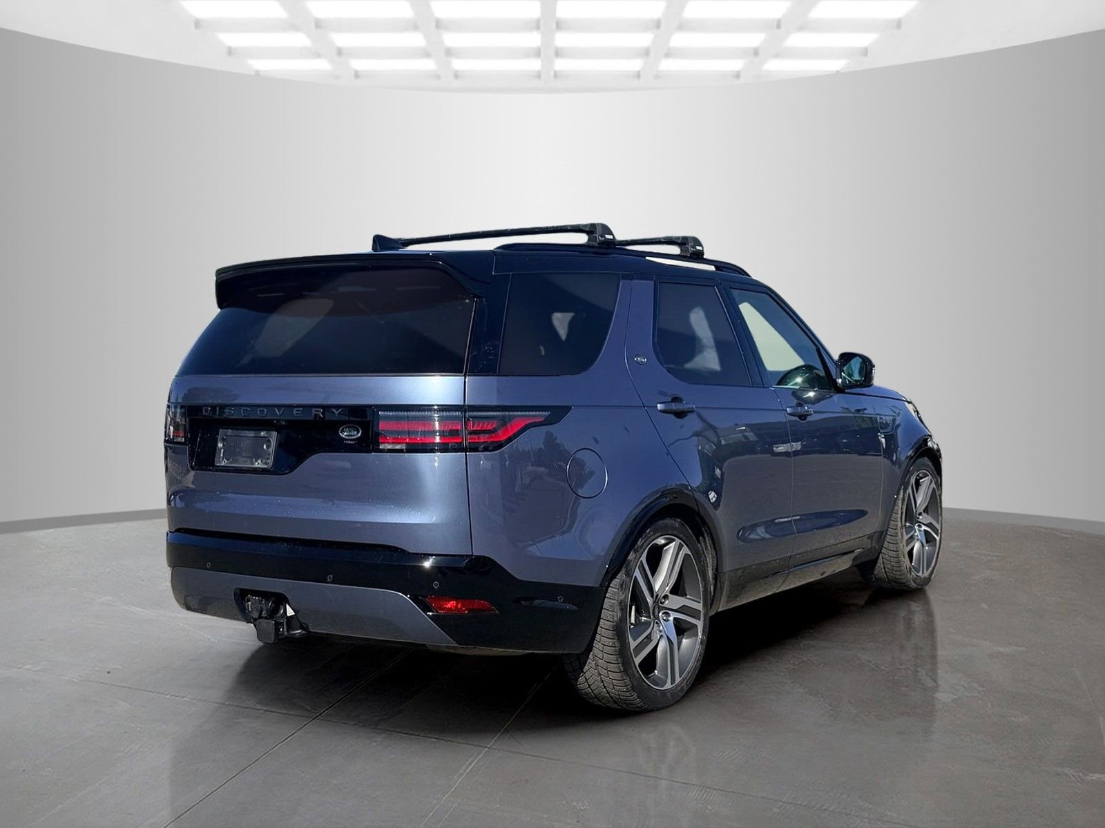Used 2023 Land Rover Discovery HSE R-Dynamic AWD/4WD image 5