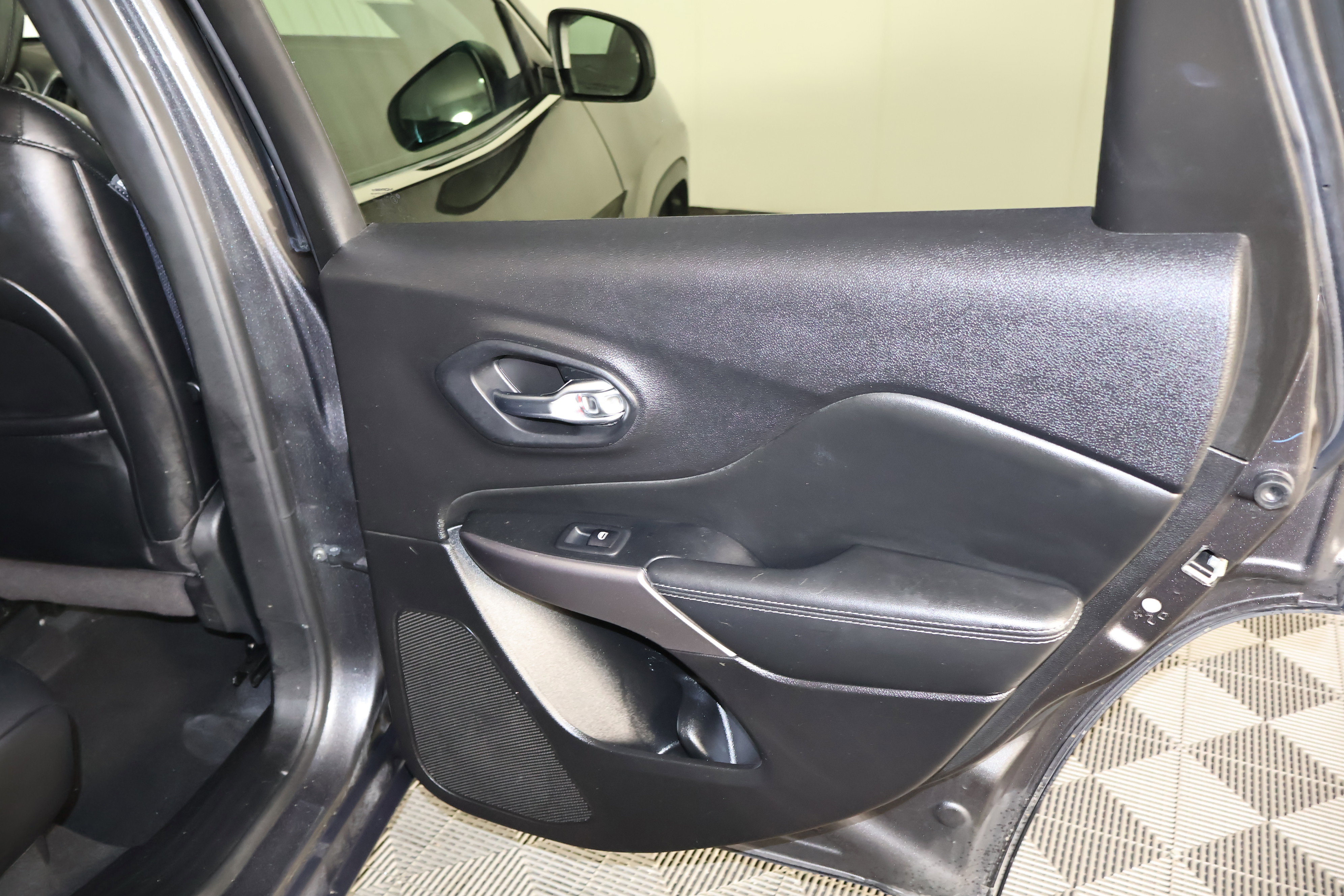 Used 2022 Jeep Cherokee Latitude Lux image 44