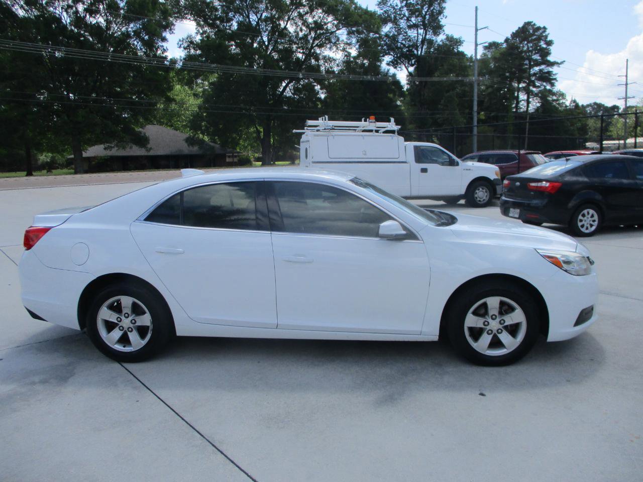 Used 2016 Chevrolet Malibu LT image 10