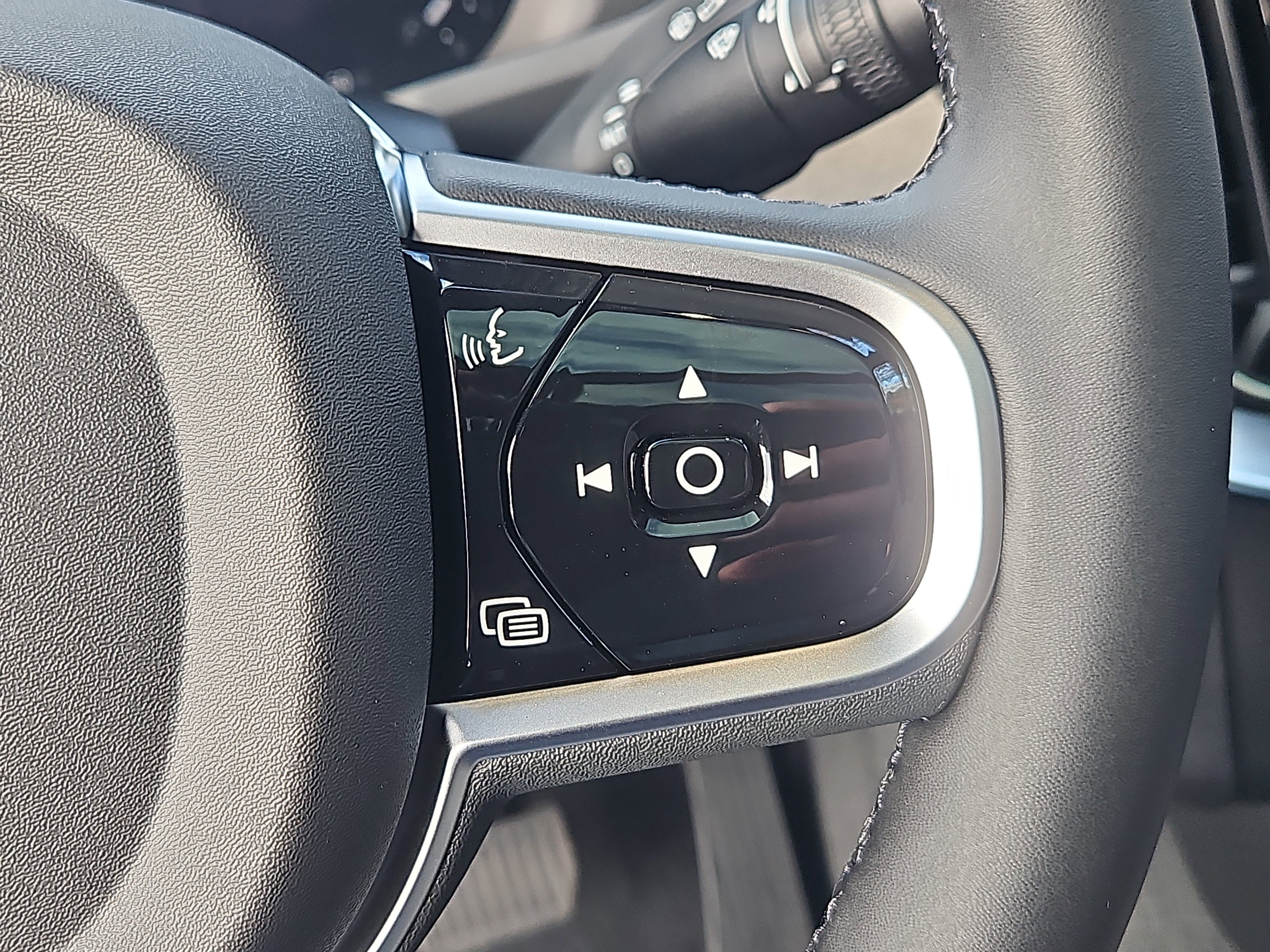 New 2026 Volvo XC90 B6 Plus w/ Protection Package Premier image 16