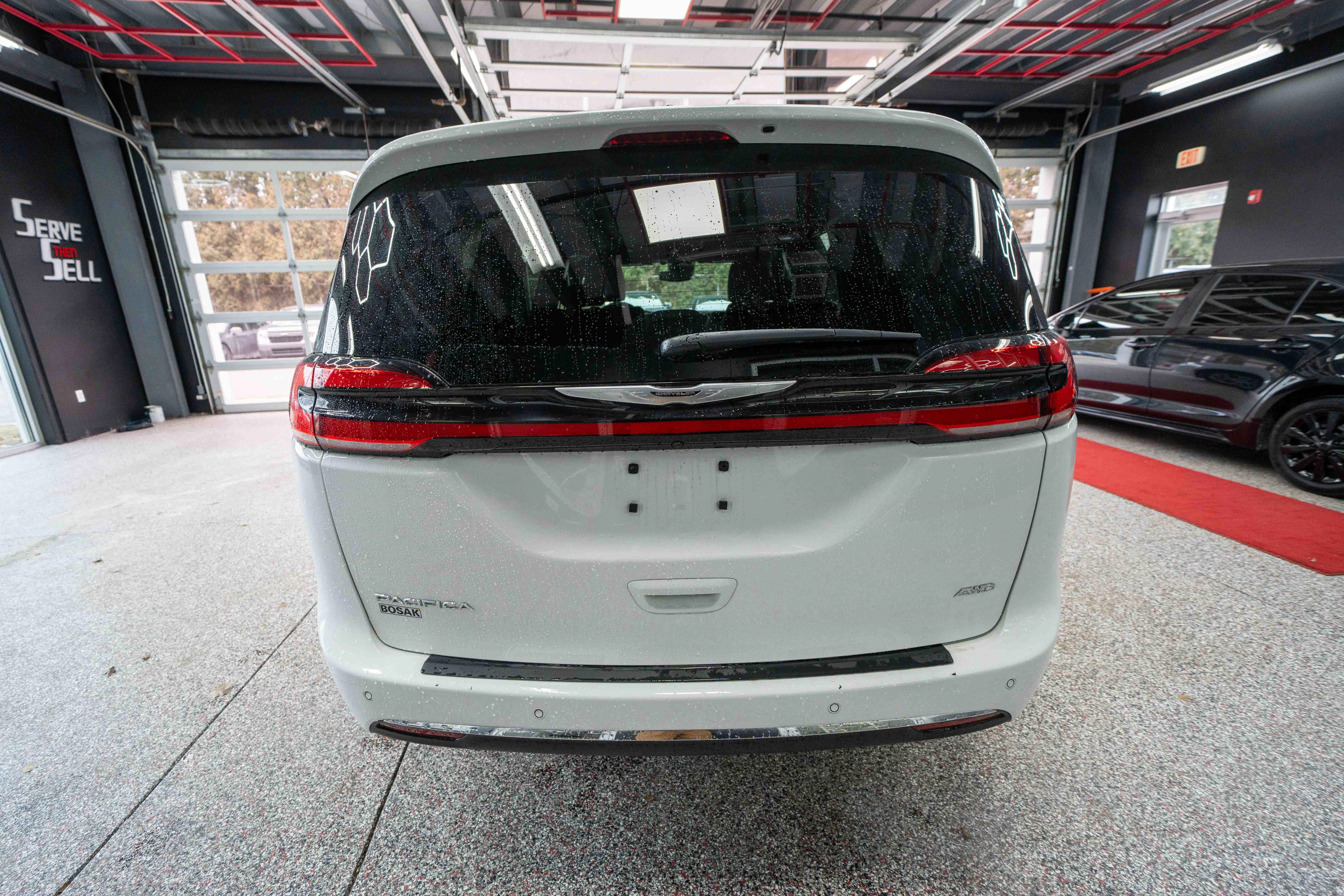 Used 2025 Chrysler Pacifica Select image 3