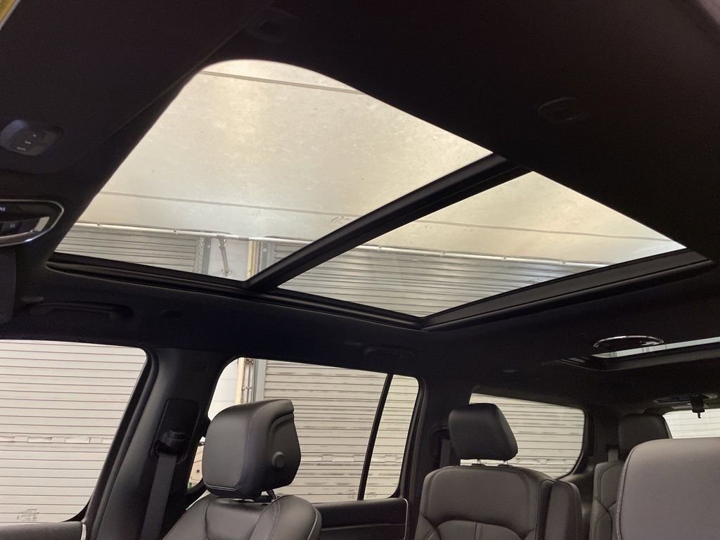 New 2026 Jeep Grand Wagoneer Summit AWD/4WD image 18