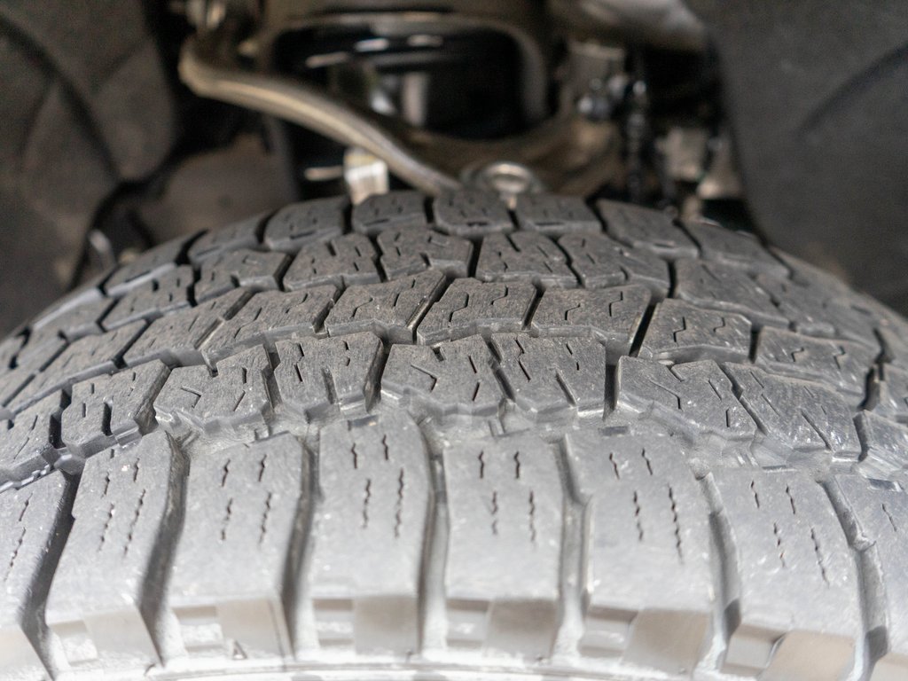 Used 2020 GMC Sierra 1500 AT4 w/ AT4 Premium Package image 32