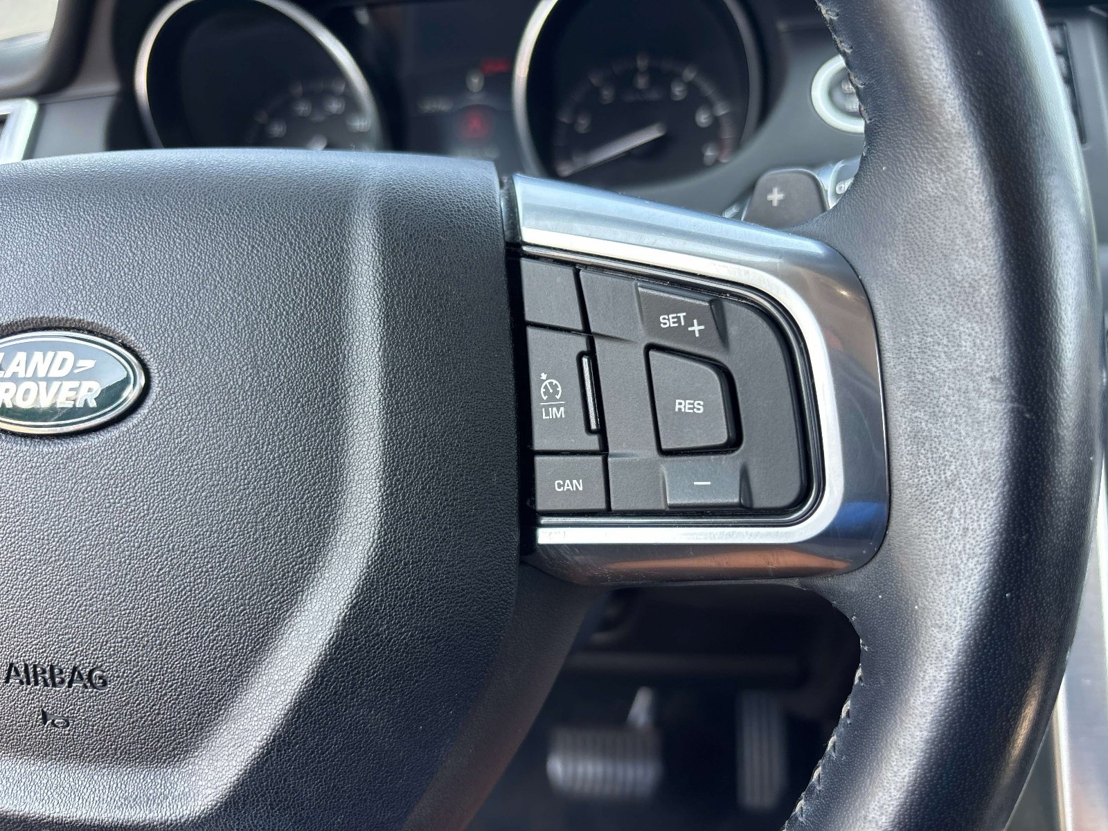 Used 2017 Land Rover Discovery Sport SE AWD/4WD image 18