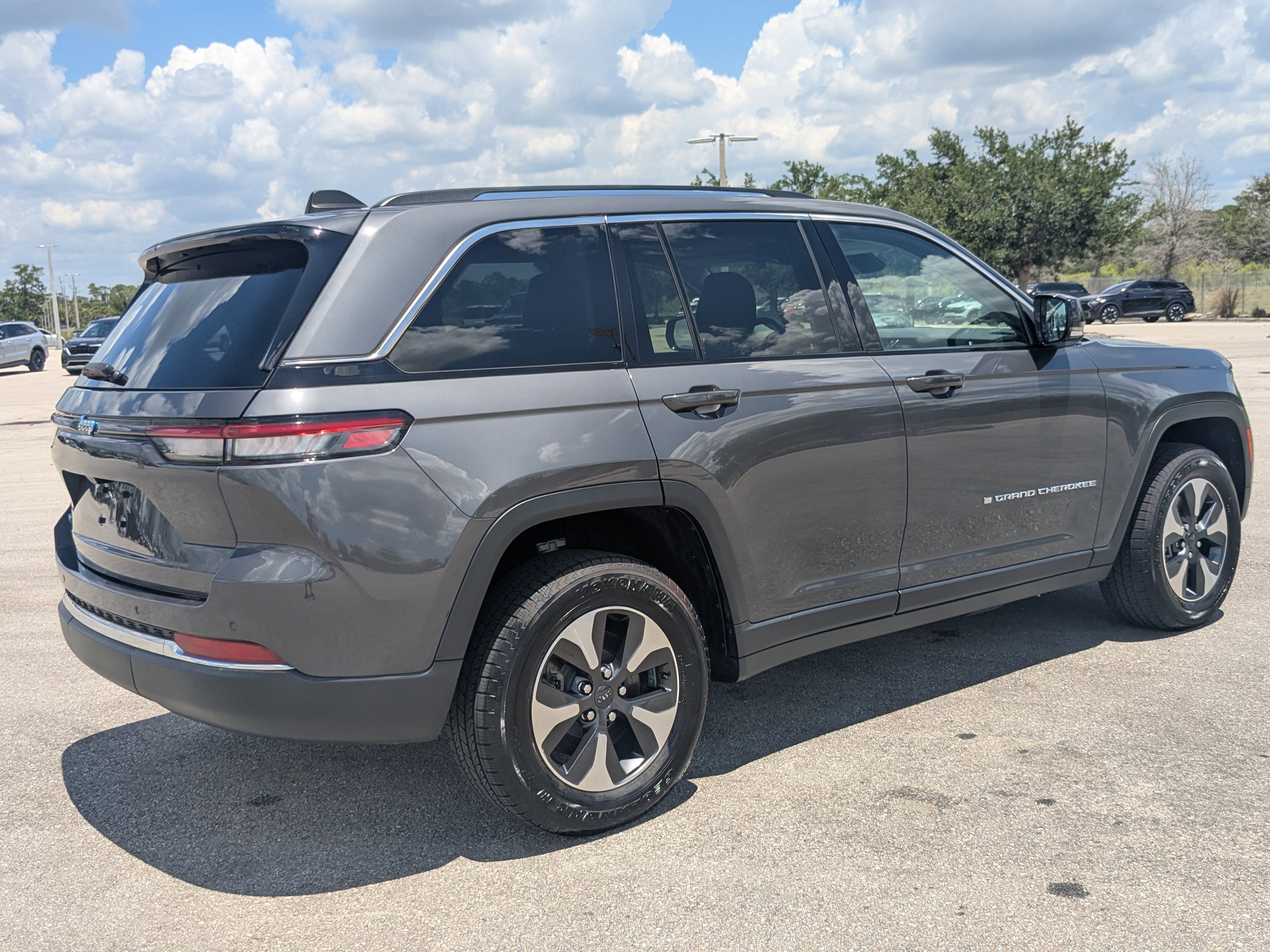 Used 2022 Jeep Grand Cherokee Limited 4xe AWD/4WD image 5