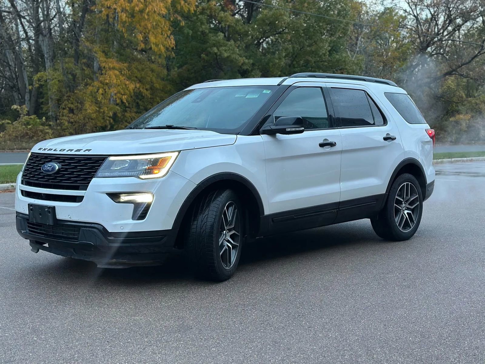 Used 2018 Ford Explorer Sport w/ Equipment Group 401A image 3
