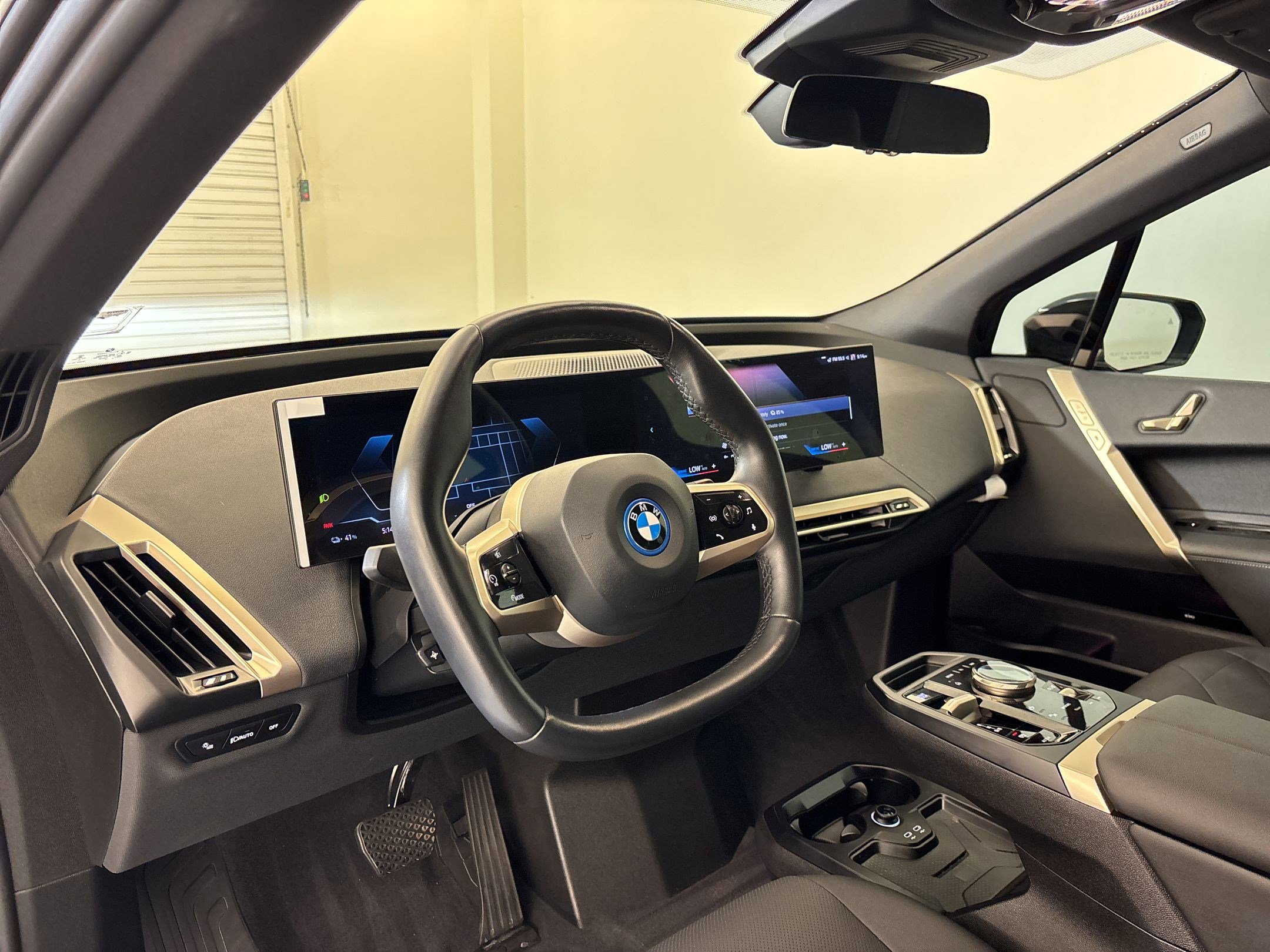 Certified 2023 BMW iX xDrive50 image 4