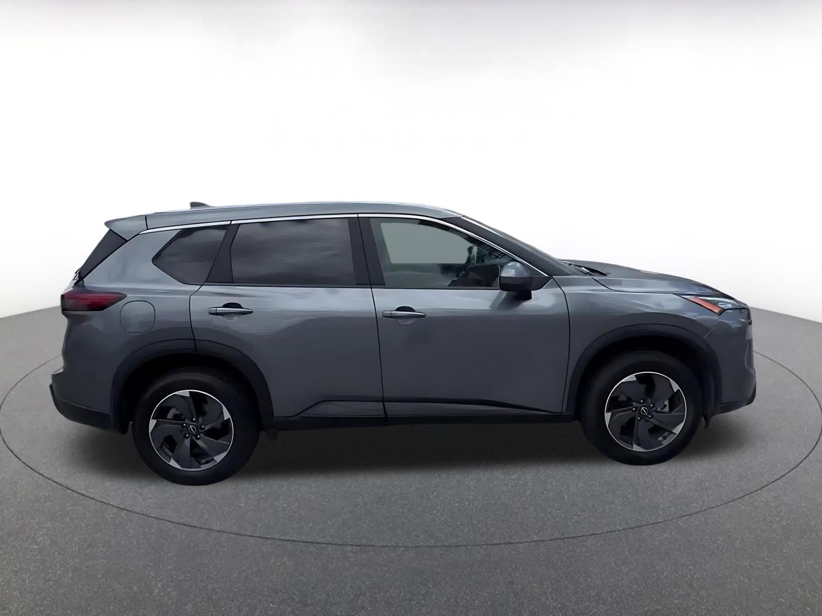 Used 2025 Nissan Rogue SV FWD image 16