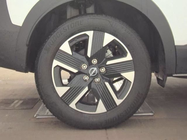 Used 2025 Nissan Kicks SV AWD/4WD image 20