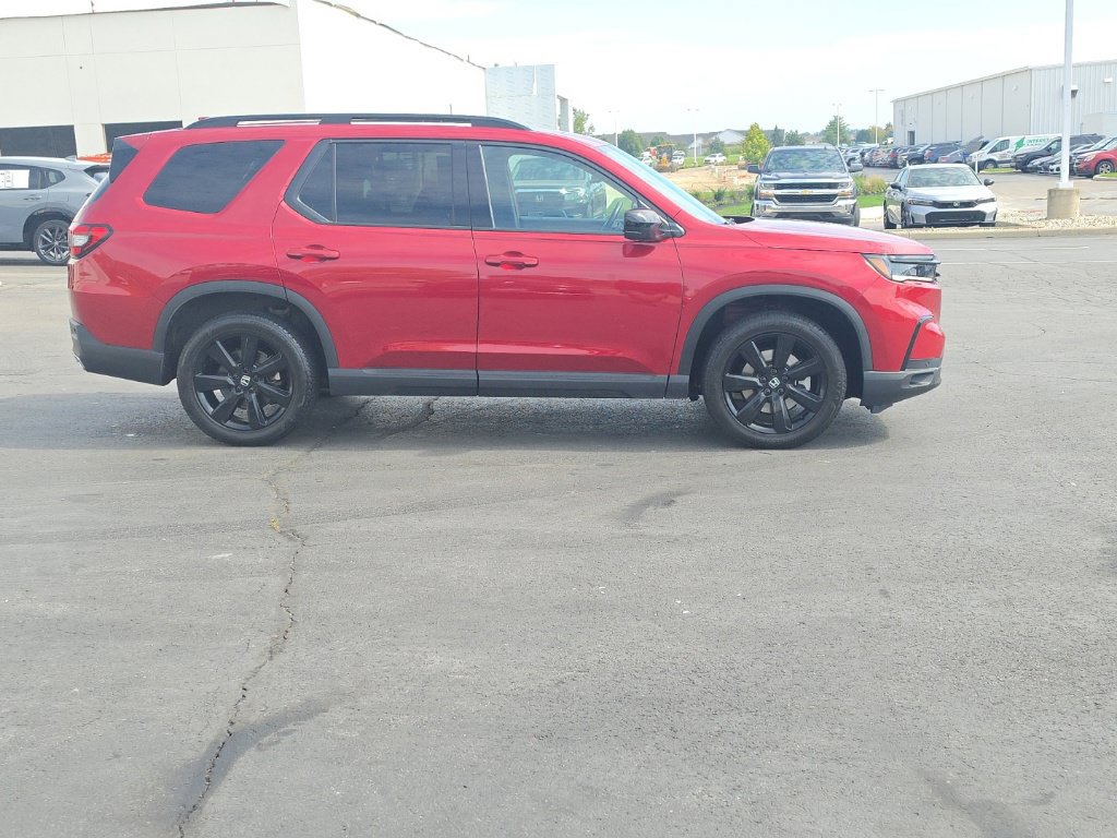 Certified 2025 Honda Pilot Black Edition image 10