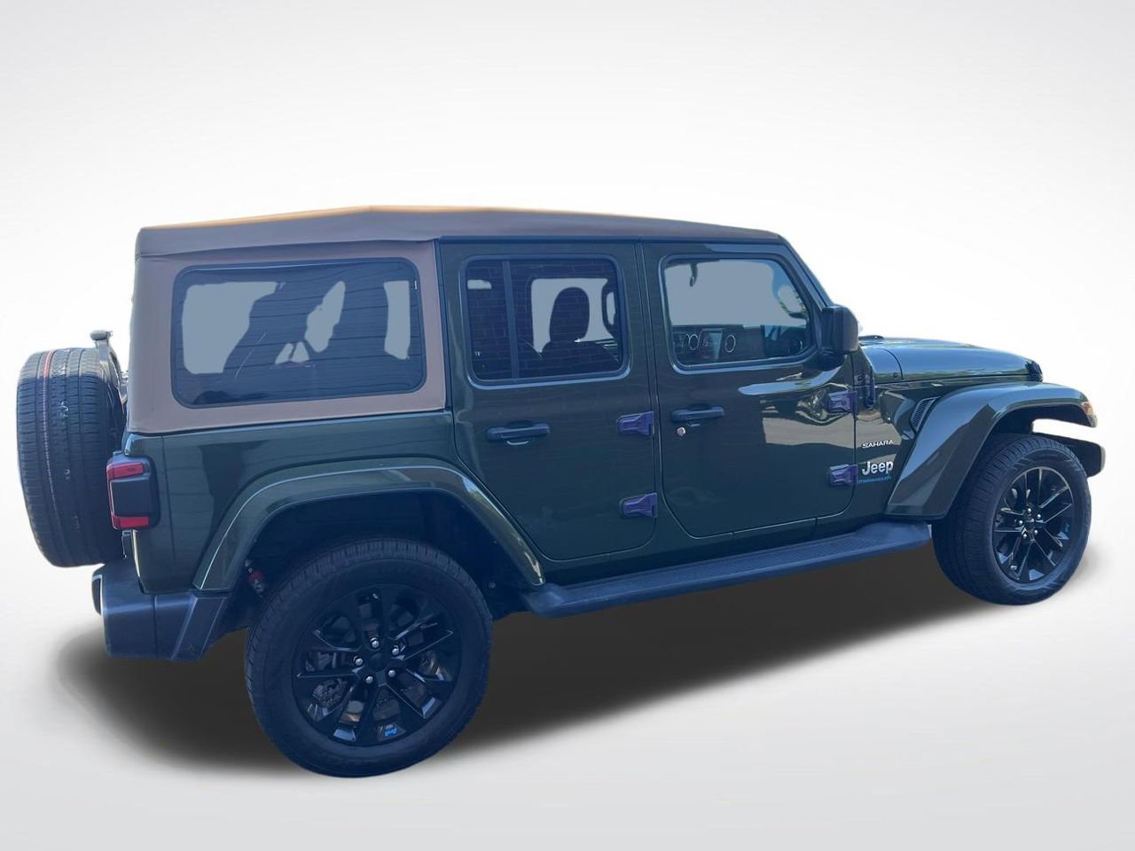 Used 2023 Jeep Wrangler Unlimited Sahara w/ Cold Weather Group AWD/4WD image 9