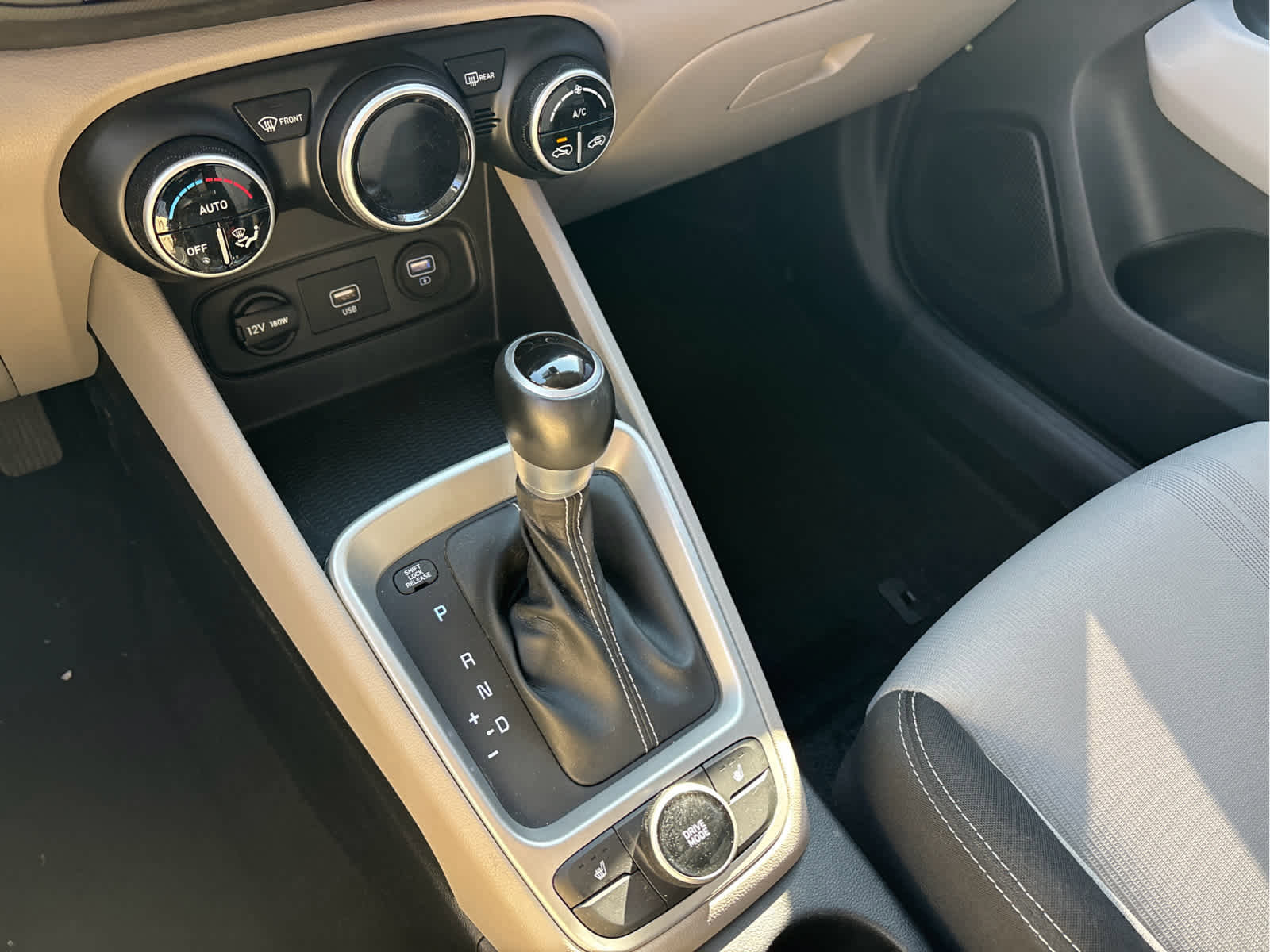 Used 2021 Hyundai Venue SEL w/ Premium Package FWD image 15