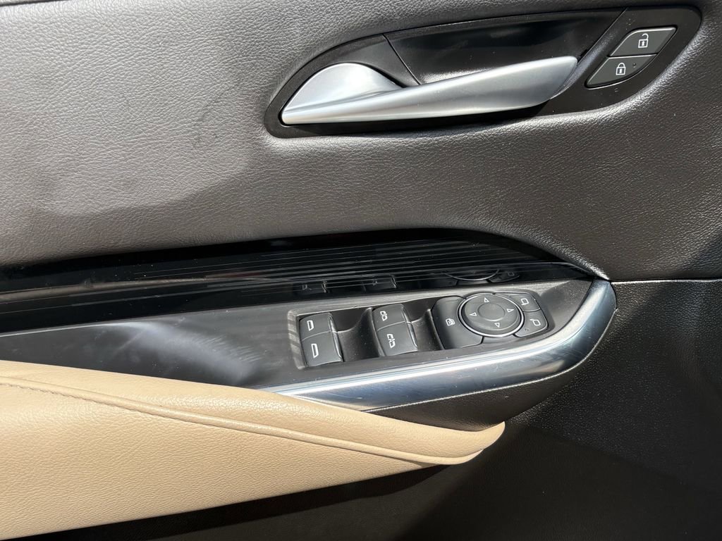 Used 2024 Cadillac XT4 Luxury w/ Cold Weather Package image 11