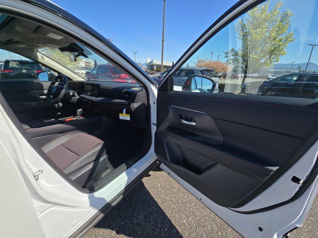 New 2025 Nissan Kicks SR w/ SR Premium Package image 11