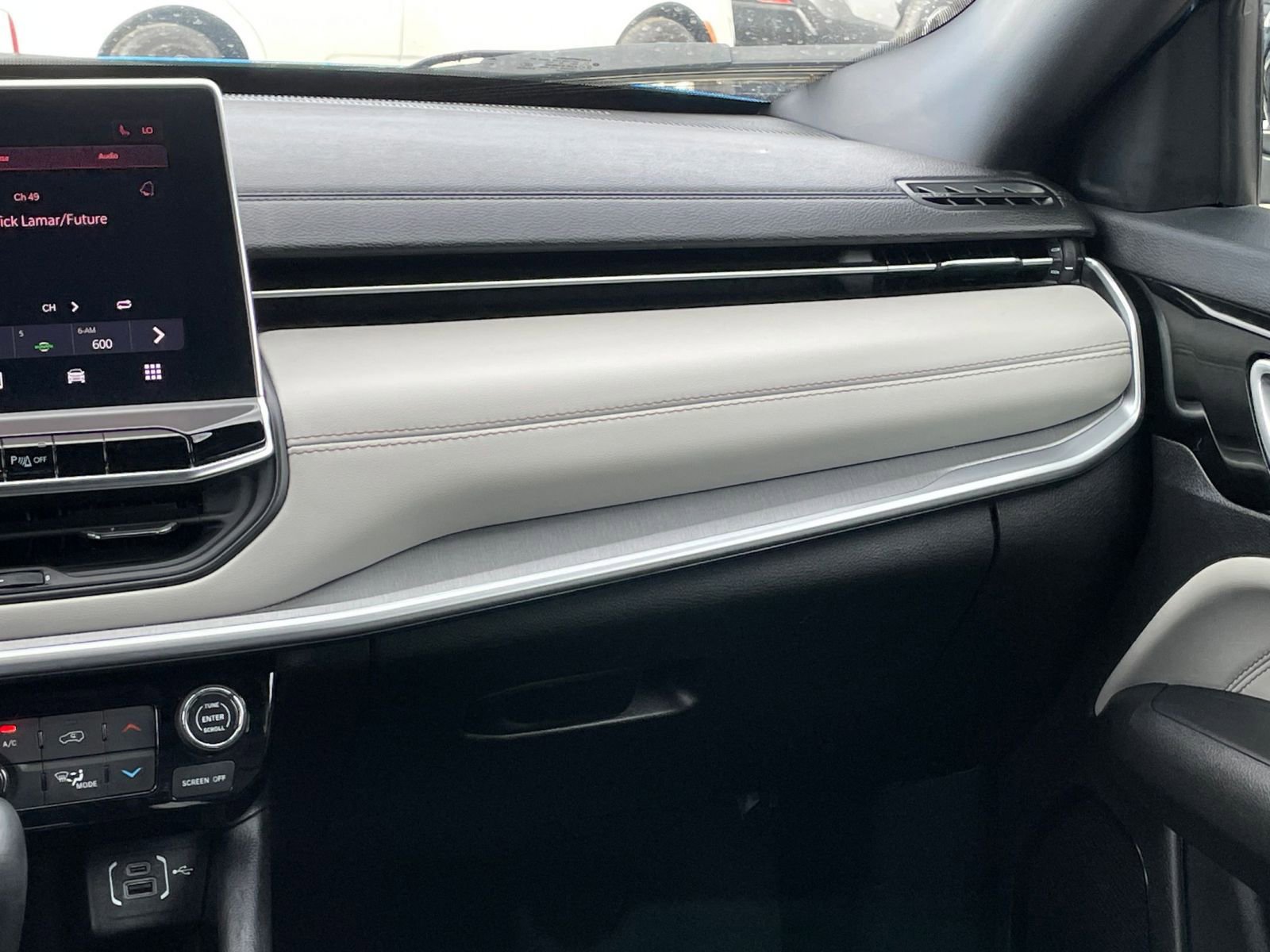 Used 2025 Jeep Compass Limited image 36