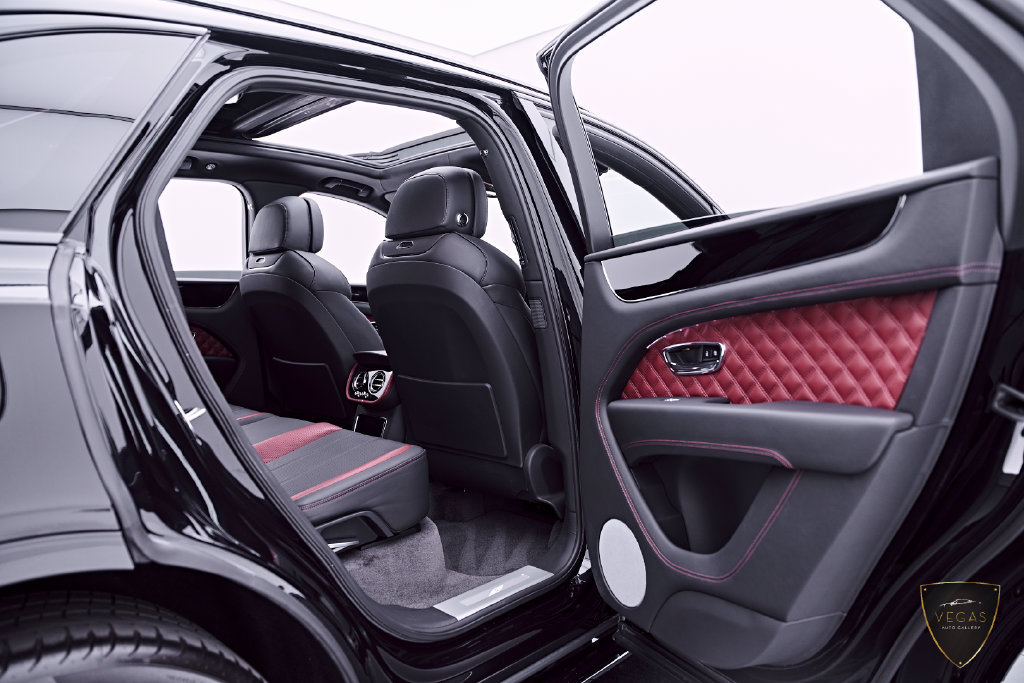 Used 2024 Bentley Bentayga AWD/4WD image 34