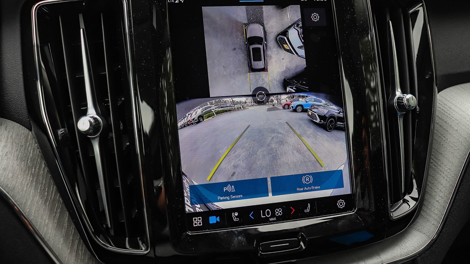 Used 2025 Volvo XC60 T8 Plus w/ Climate Package PRO AWD/4WD image 25