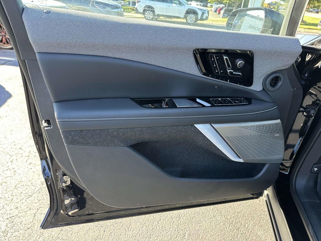 New 2025 Cadillac Optiq Sport 2 w/ LPO, ONYX Package image 14