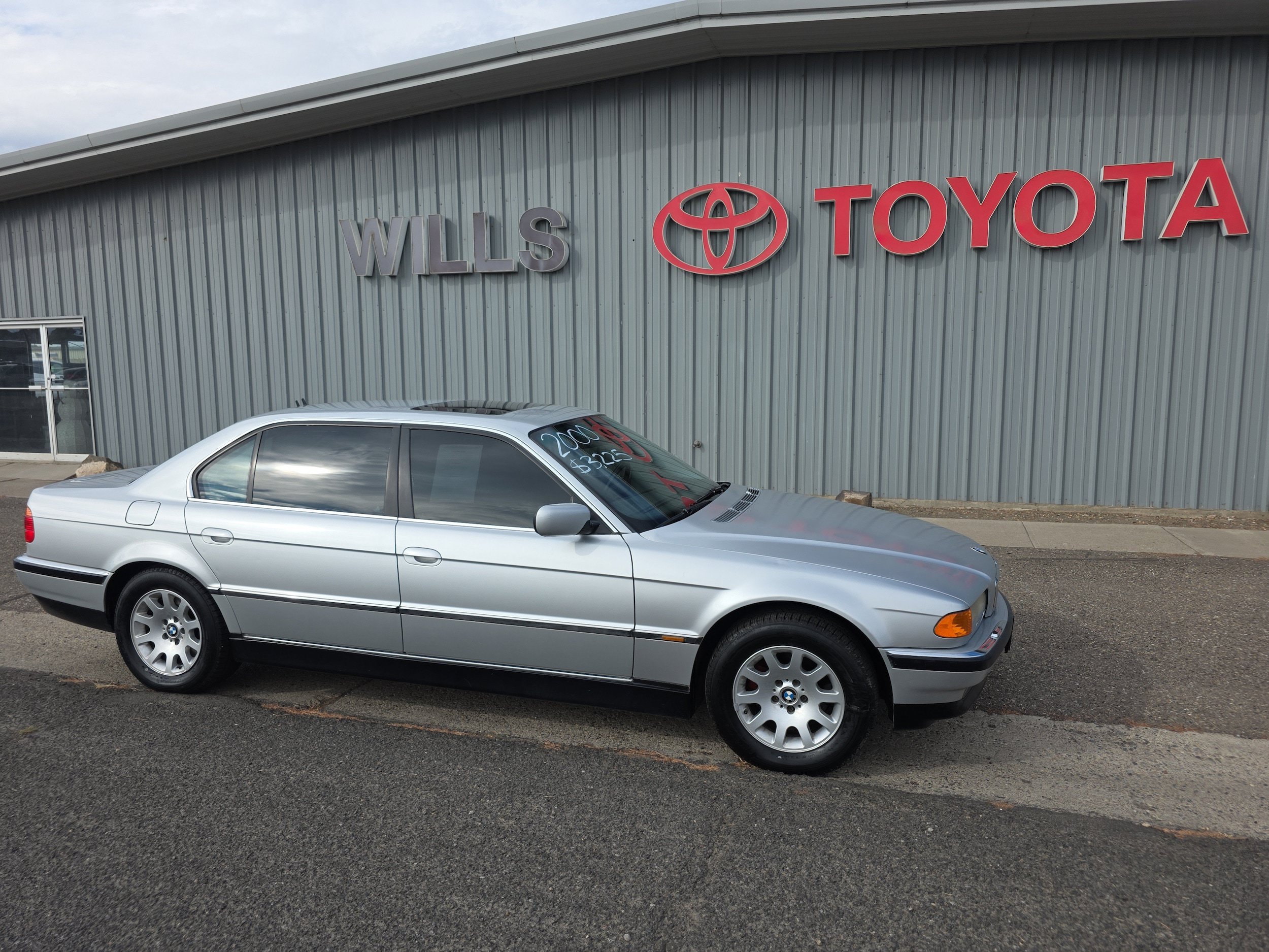 Used 2000 BMW 740iL RWD image 1