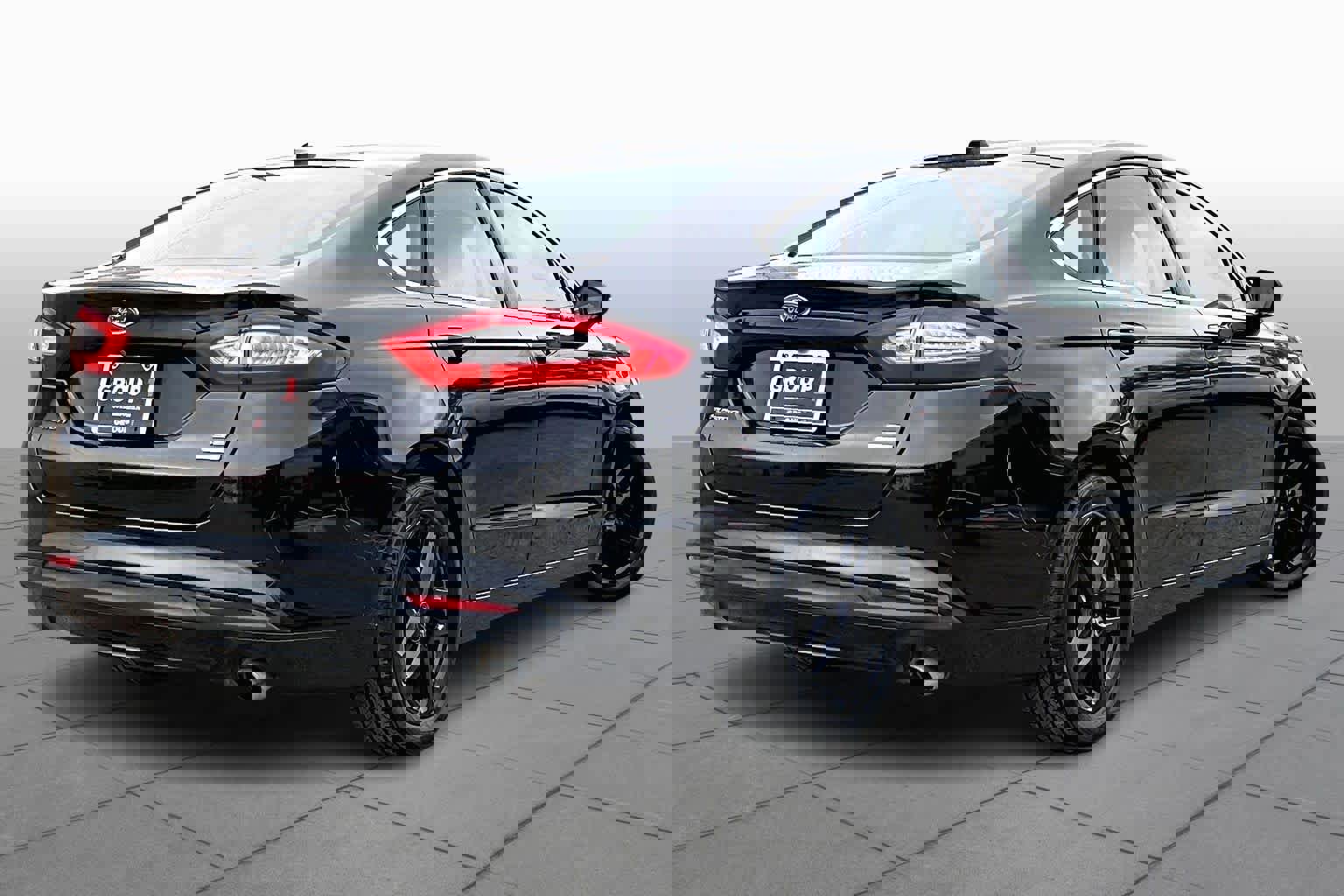 Used 2014 Ford Fusion SE w/ Equipment Group 202A image 12