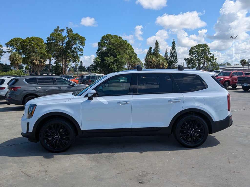 Certified 2022 Kia Telluride SX w/ Towing Package FWD image 5