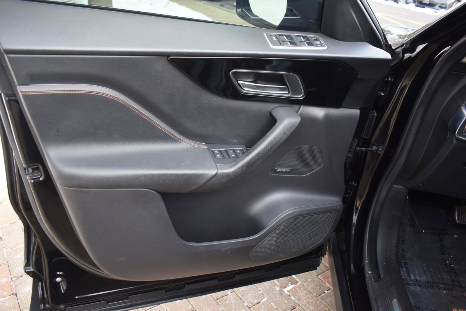 Used 2019 Jaguar F-PACE Prestige image 28