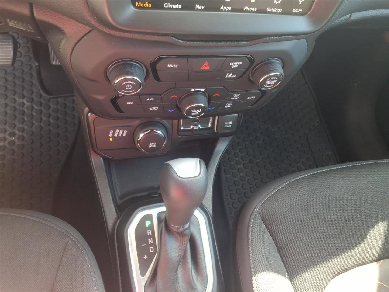 Used 2023 Jeep Renegade Latitude image 13