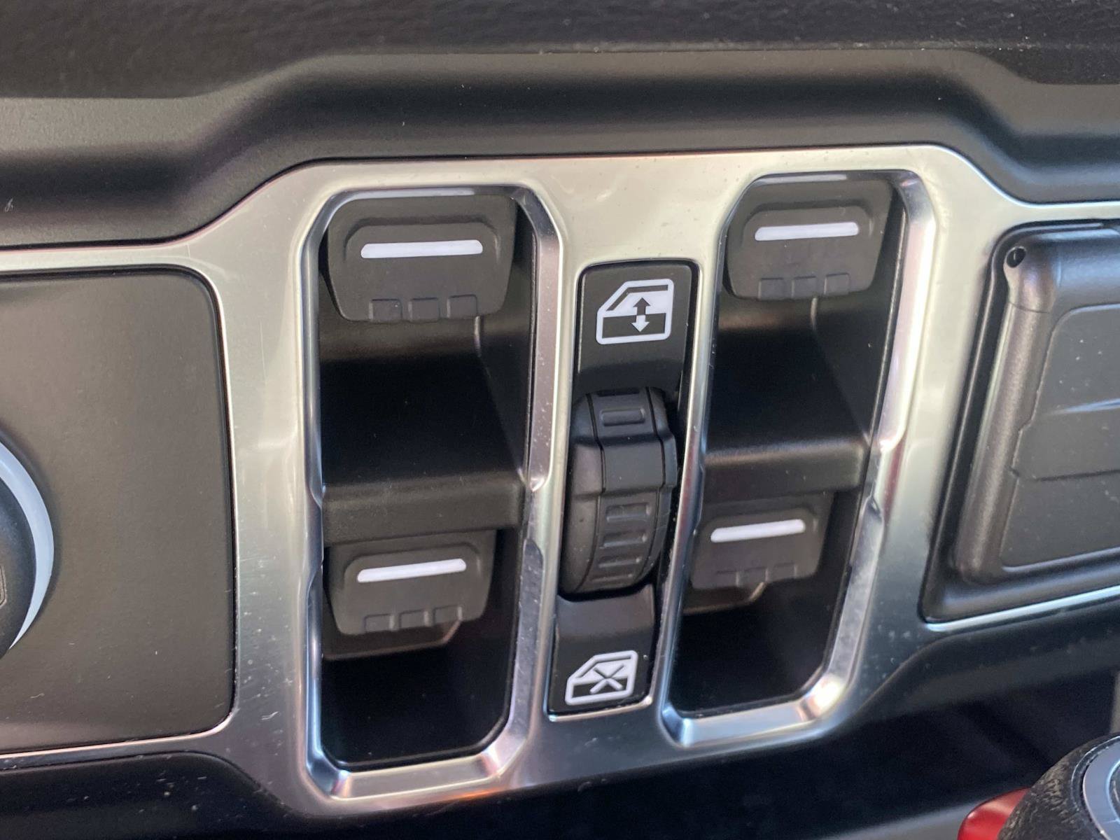 Used 2024 Jeep Wrangler Unlimited Sport AWD/4WD image 31