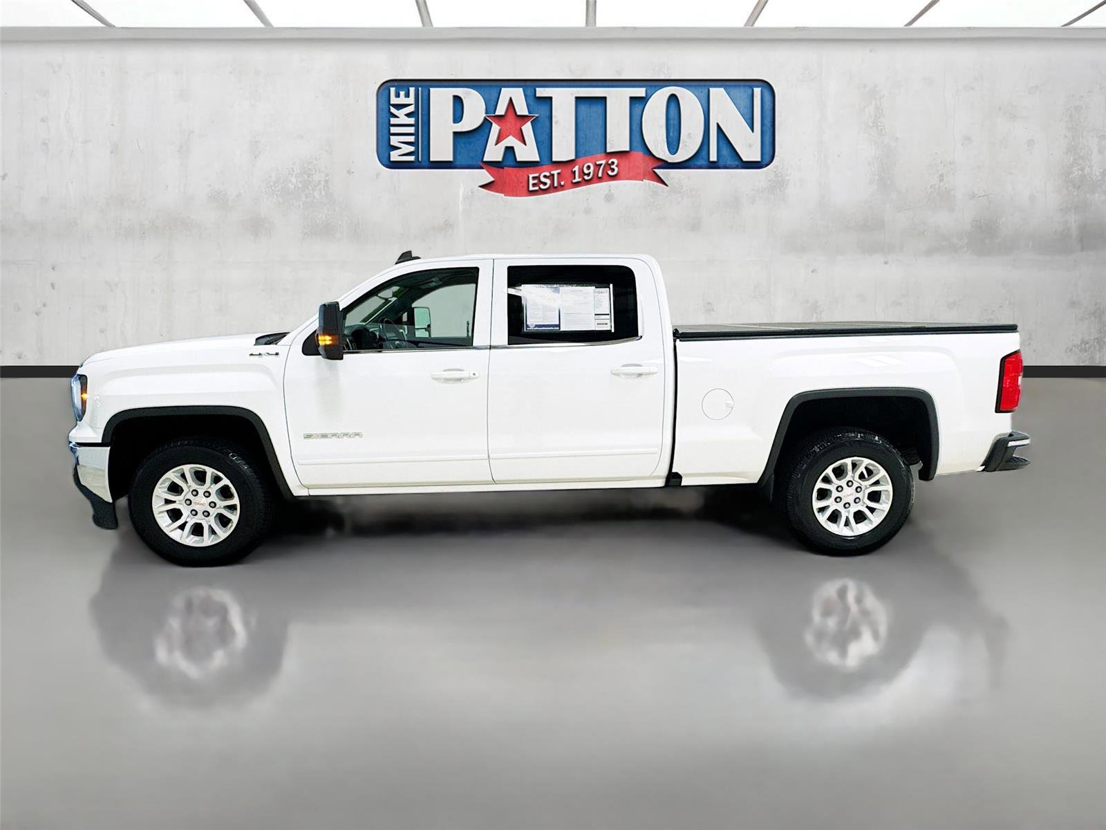 Used 2018 GMC Sierra 1500 SLE w/ Max Trailering Package AWD/4WD image 4