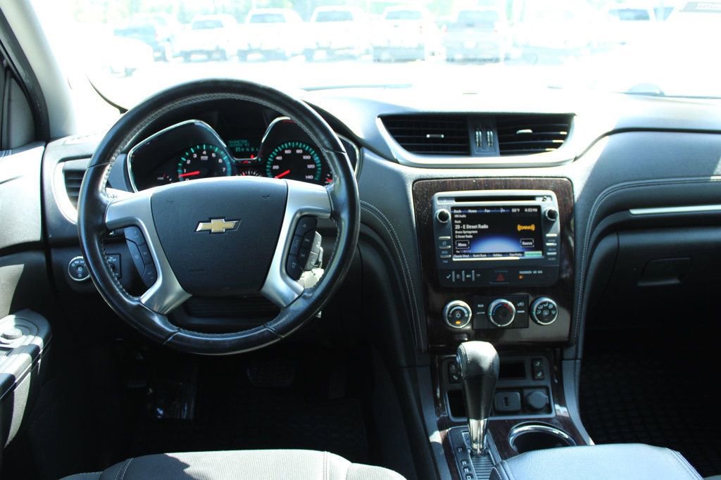 Used 2017 Chevrolet Traverse LT w/ Style and Technology Package AWD/4WD image 13