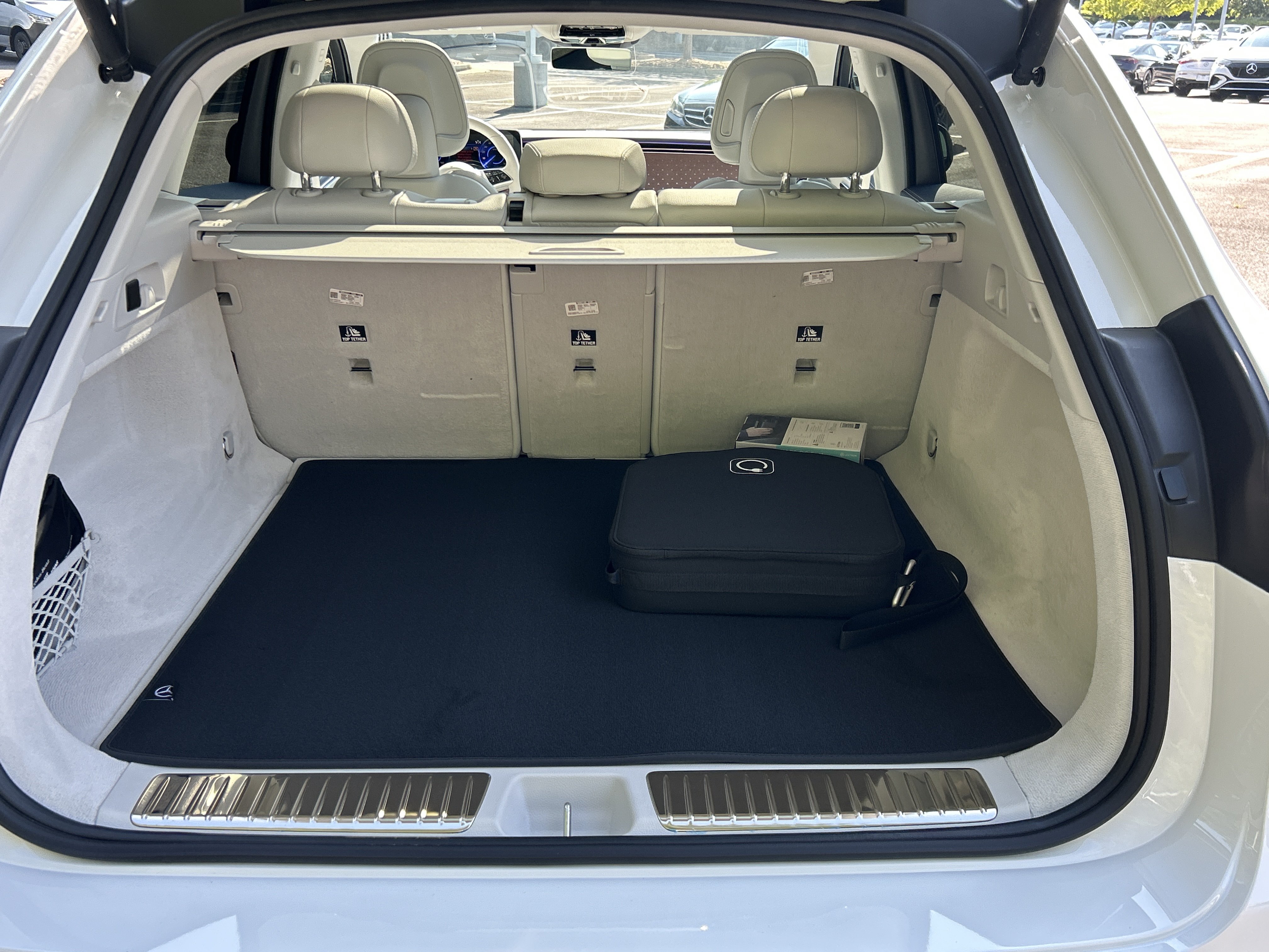 New 2026 Mercedes-Benz EQE 320 4MATIC SUV image 9