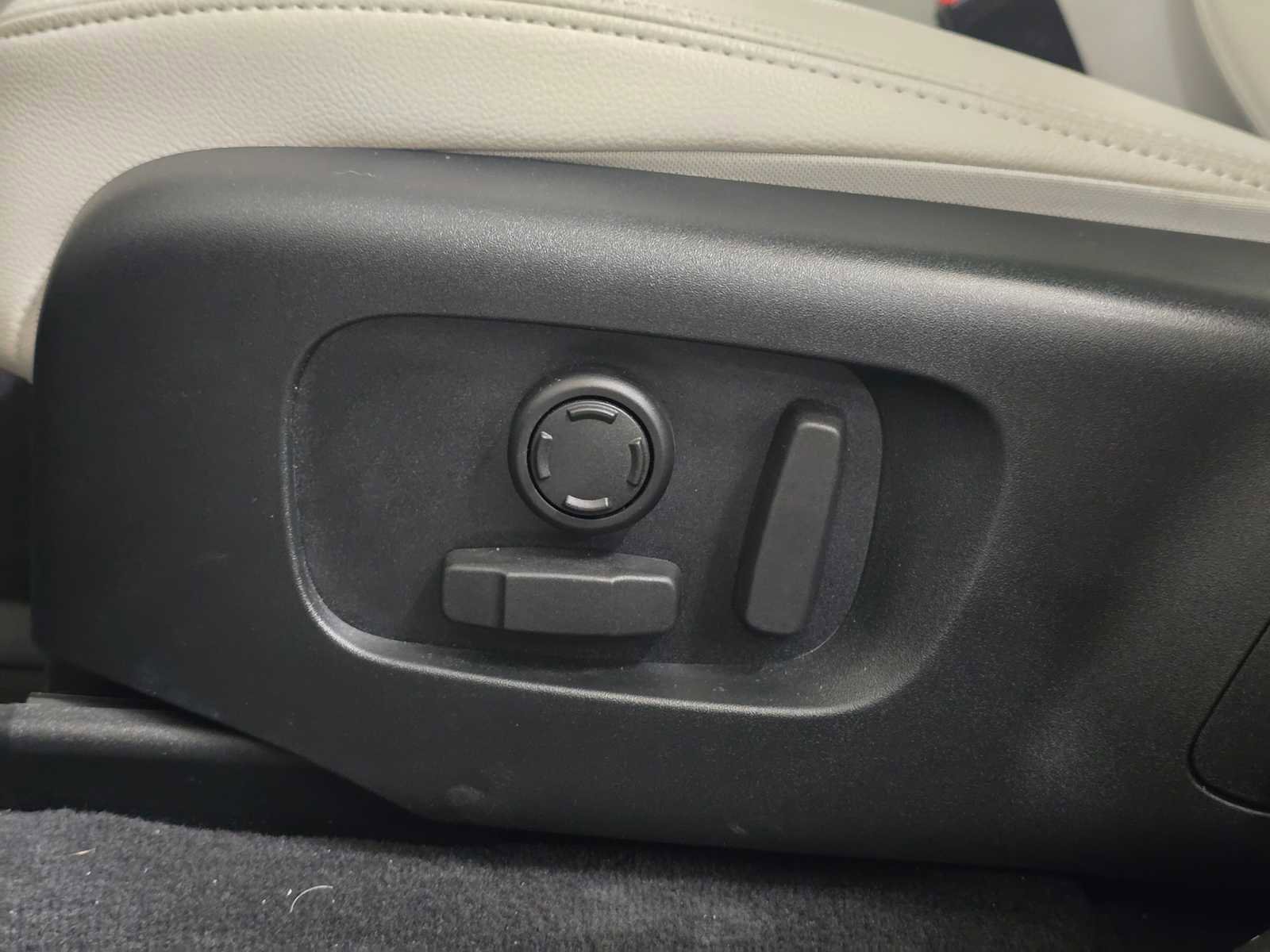 Certified 2023 Land Rover Range Rover Velar R-Dynamic S image 28