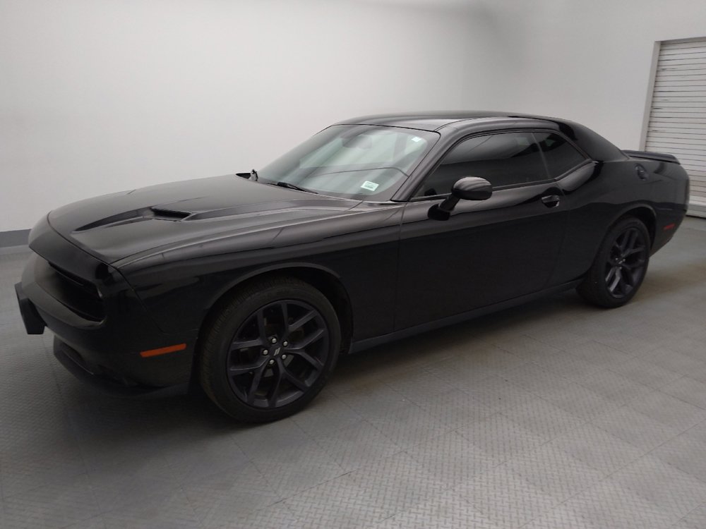 Used 2020 Dodge Challenger SXT w/ Blacktop Package RWD image 2