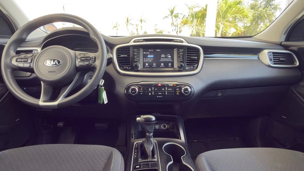 Used 2018 Kia Sorento FWD image 18