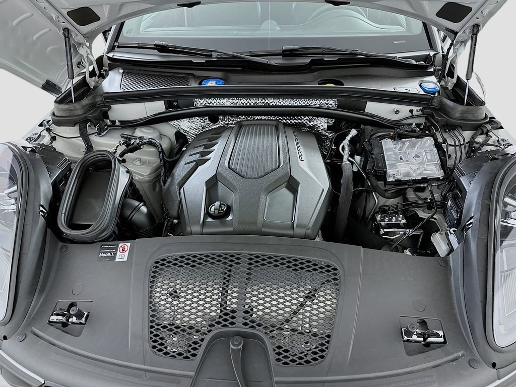 New 2025 Porsche Macan Turbo image 32