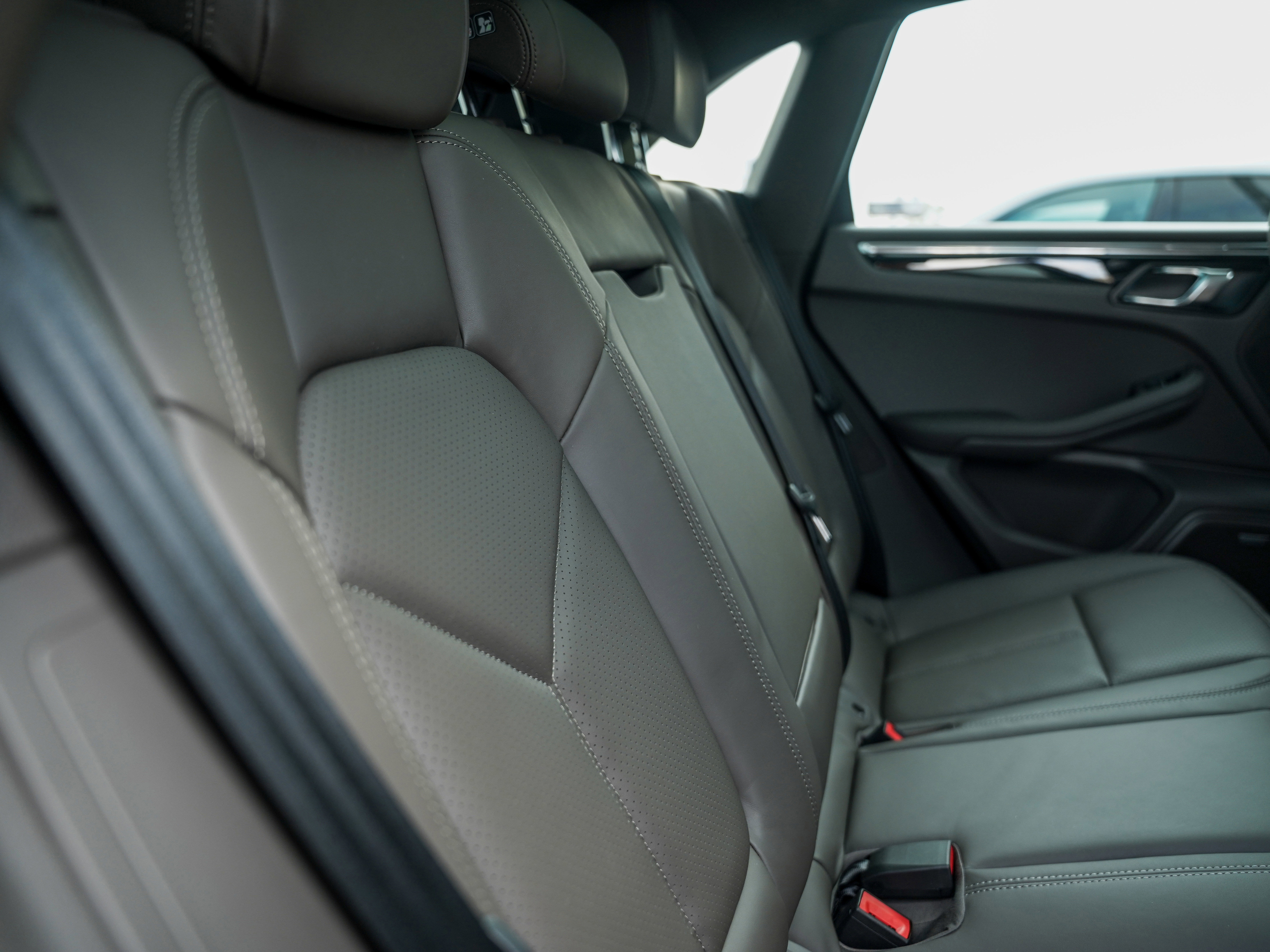 New 2026 Porsche Macan image 32