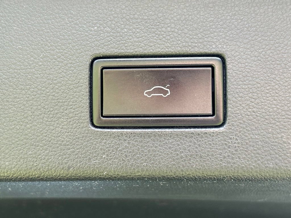 Used 2020 Volkswagen Atlas Cross Sport SE w/ Panoramic Sunroof Package FWD image 54