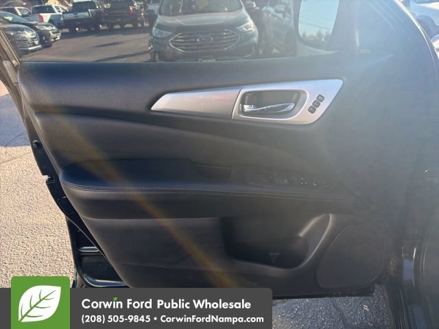 Used 2017 Nissan Pathfinder SL AWD/4WD image 13