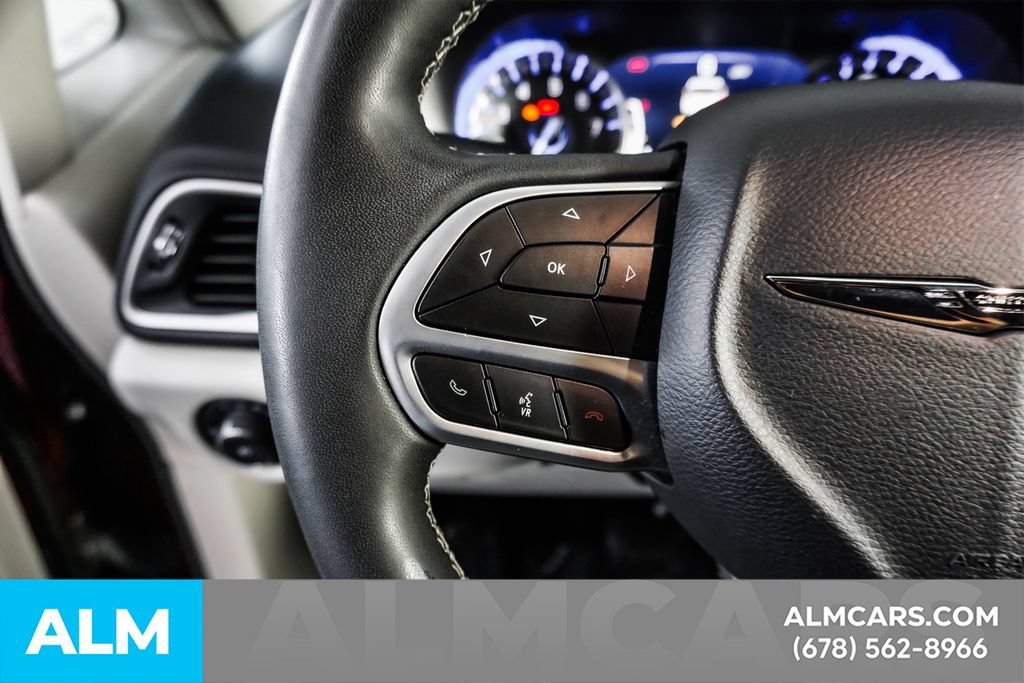 Used 2023 Chrysler Pacifica Touring-L FWD image 25