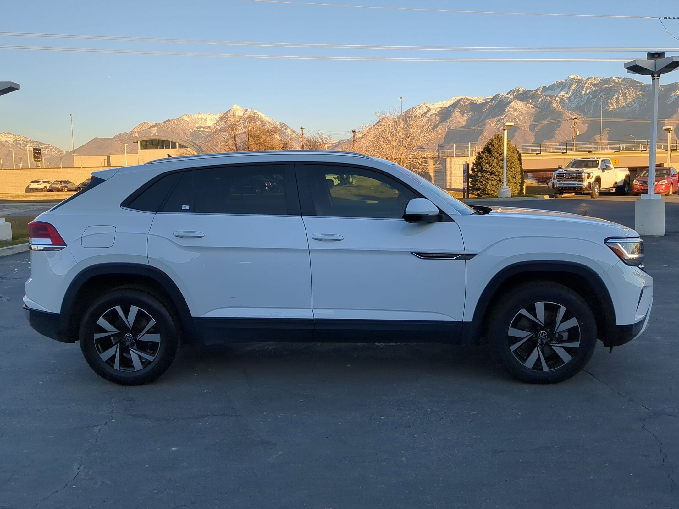 Used 2023 Volkswagen Atlas Cross Sport SE image 7